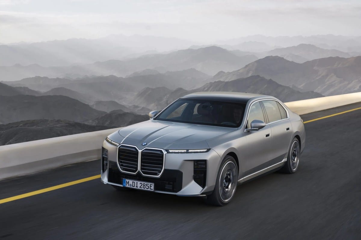 2027 BMW 7 Series refresh brings Neue Klasse tech and a NACS charging switch to the i7