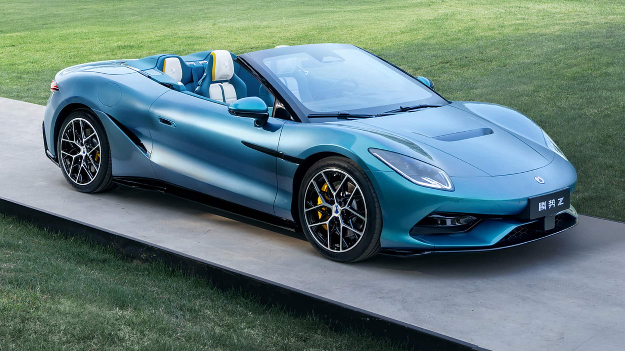 BYD Unveils Denza Z Electric Roadster: 1 000-HP Ambitions and Flash Charging Aim for Europe First