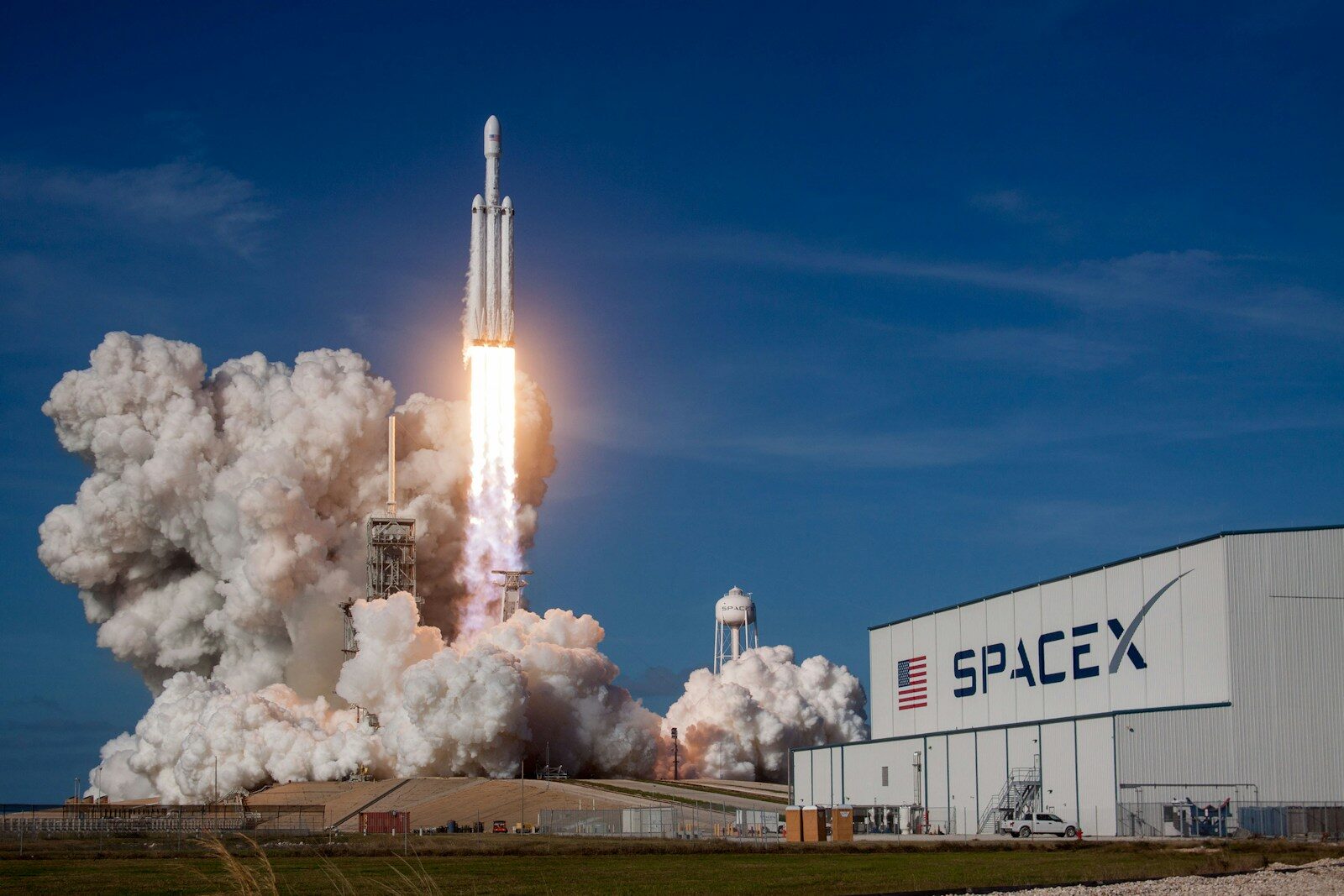 SpaceX Weighs 60 Billion Cursor Deal to Boost AI and Compute Power as IPO Talk Swirls
