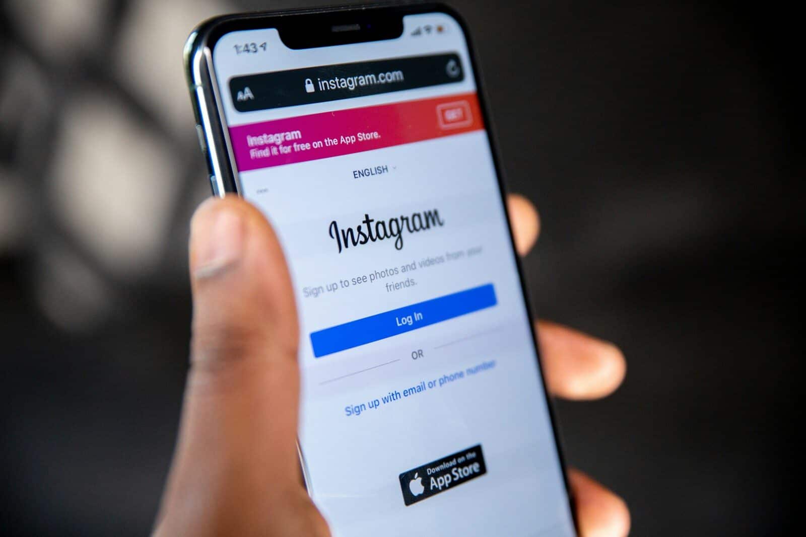 Instagram tests Instants: a standalone app for one-tap disappearing photos, and a hint at where social sharing is headed