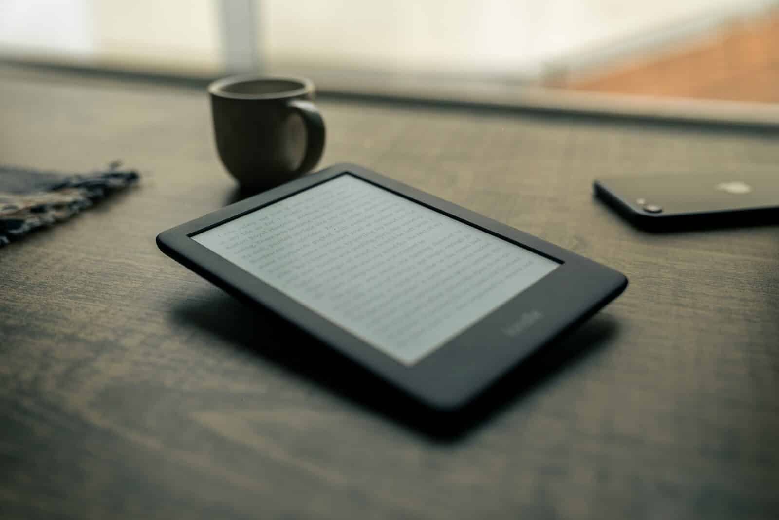 Boox Leaf5+ arrives as a Kindle Oasis-style alternative, adding stylus support and Android flexibility