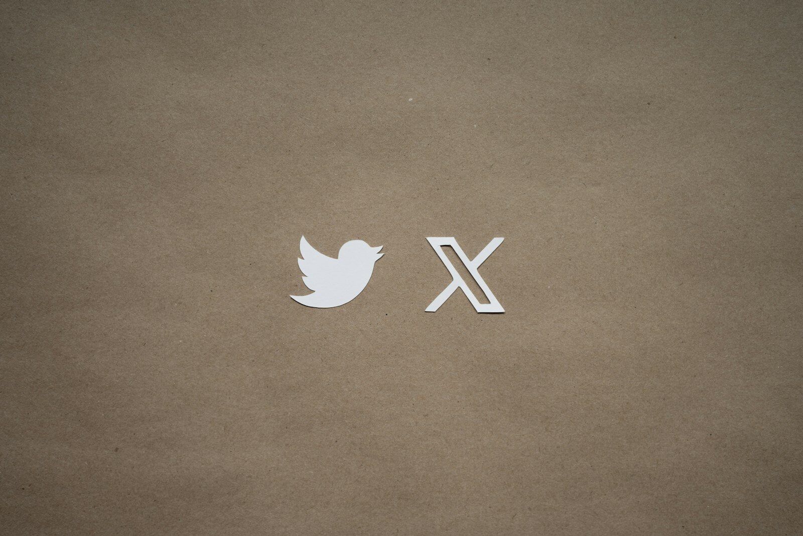 X rolls out XChat as a stand-alone iOS app, betting big on private messaging