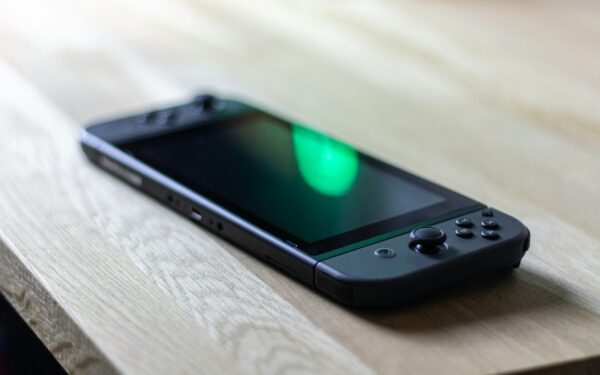 Handheld gaming in 2026: how to build a portable setup that feels as good as your desk