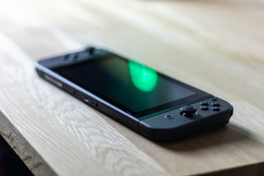 Handheld gaming console