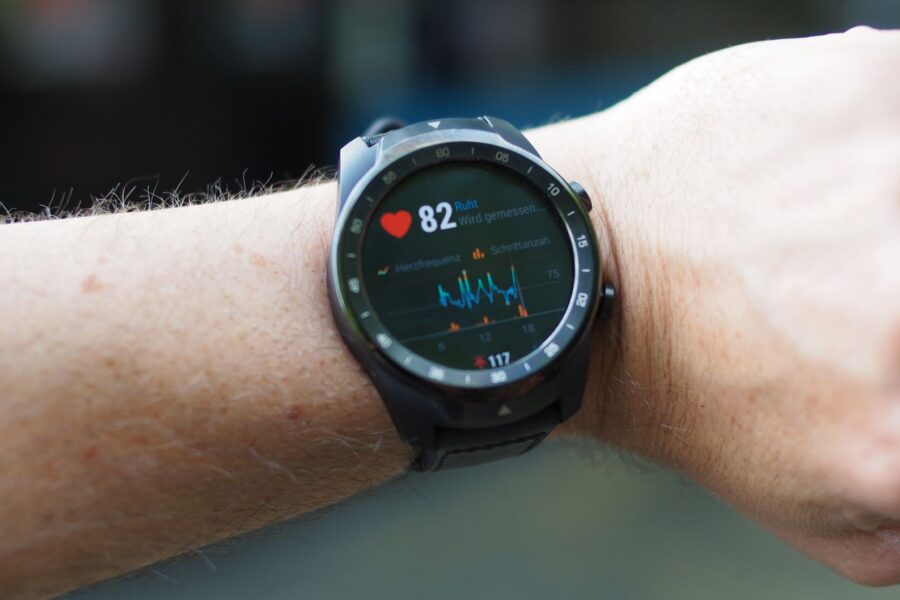 Wrist fitness tracker