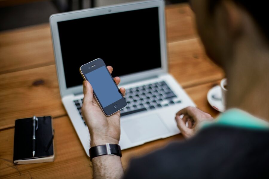 Laptop smartphone translation