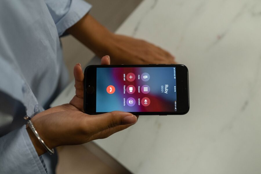 Smartphone call screen