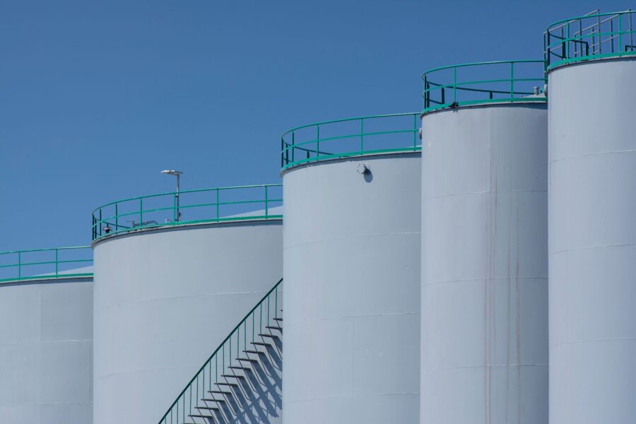 Flow battery tanks