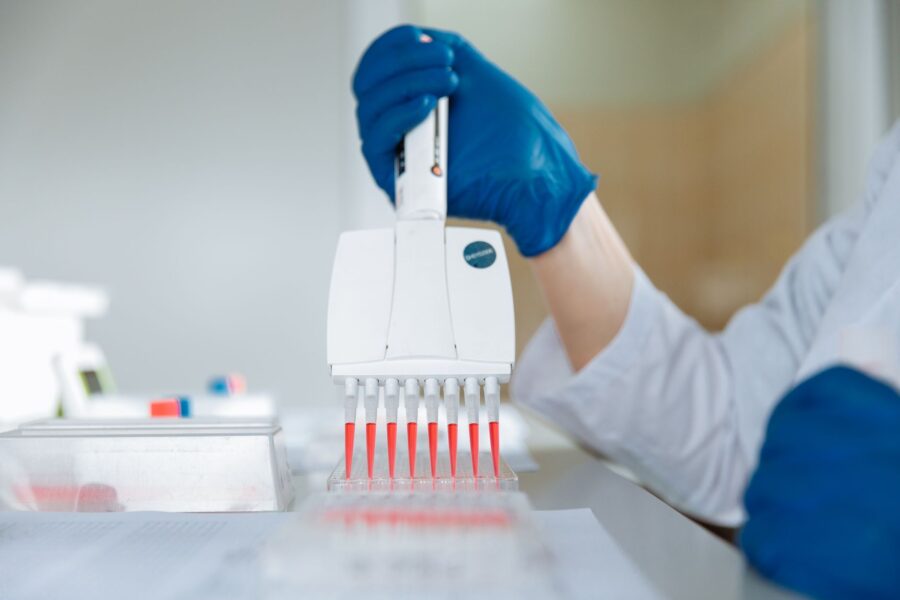 Microfluidic chip laboratory