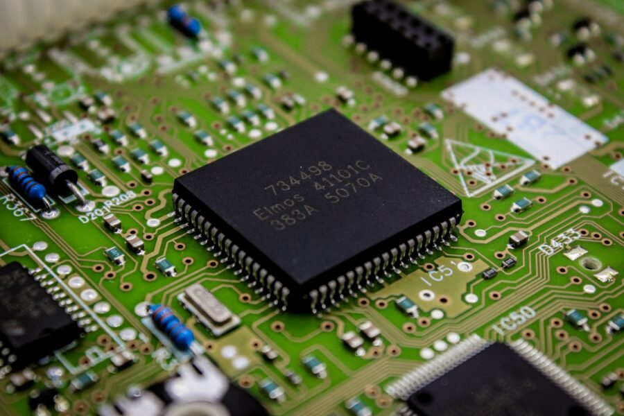 Neuromorphic circuit board