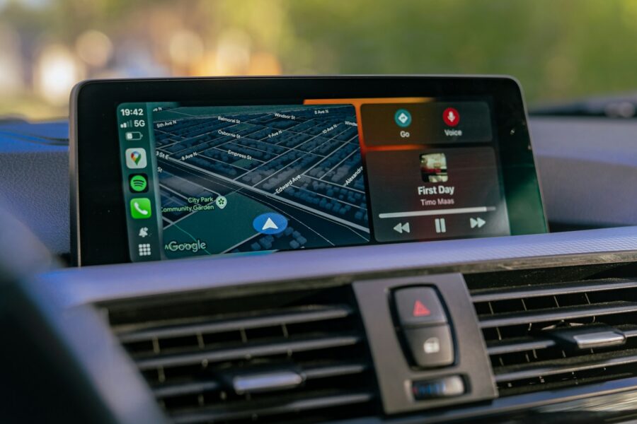 How smart parking is quietly changing city driving and saving time - Cars amp Mobility Connected Car Navigation Apps