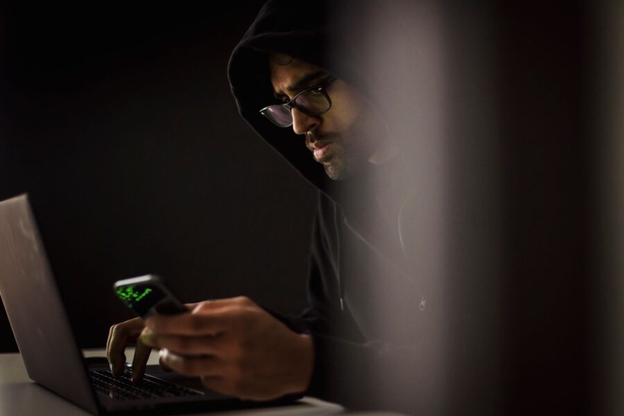 Laptop smartphone spyware
