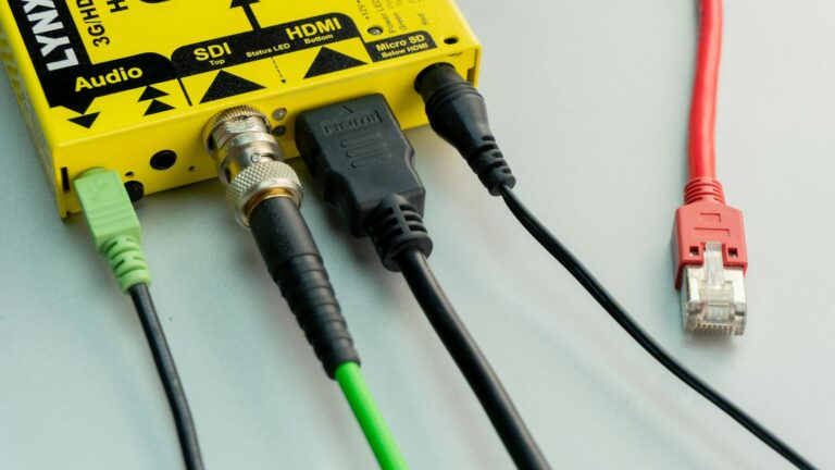 Hdmi cable plugged