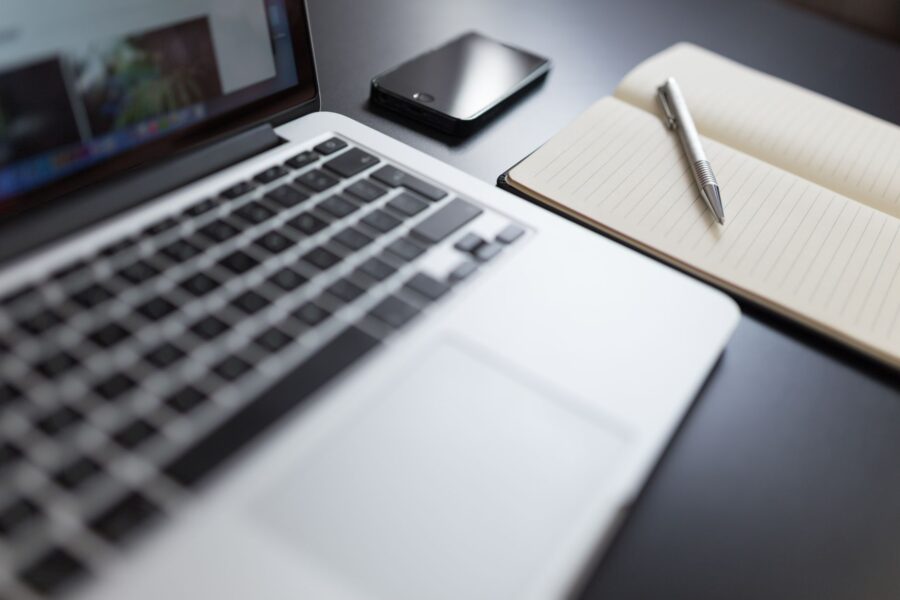 Laptop smartphone note