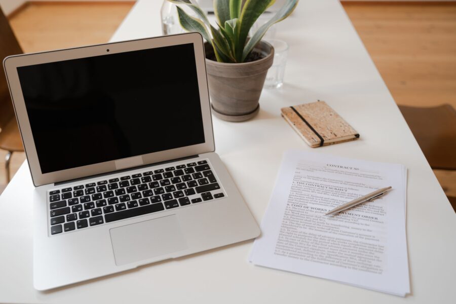 Minimalist laptop desk