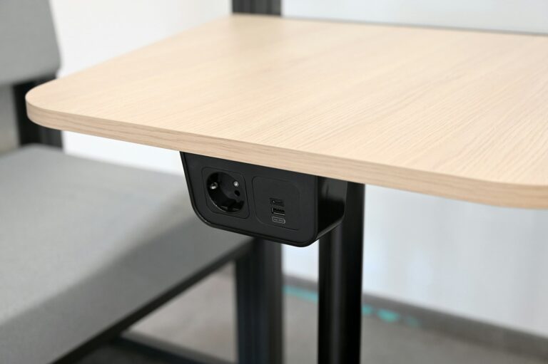 Small speakers desk
