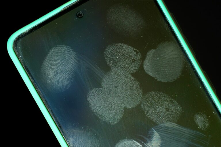 Dirty smartphone screen
