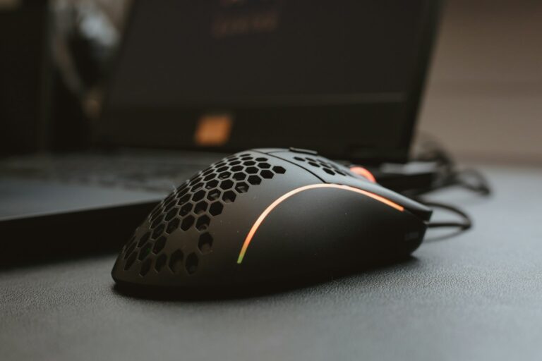 Hand gaming mouse