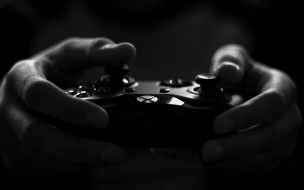 How to pick a gaming controller that fits your hands, platform and play style