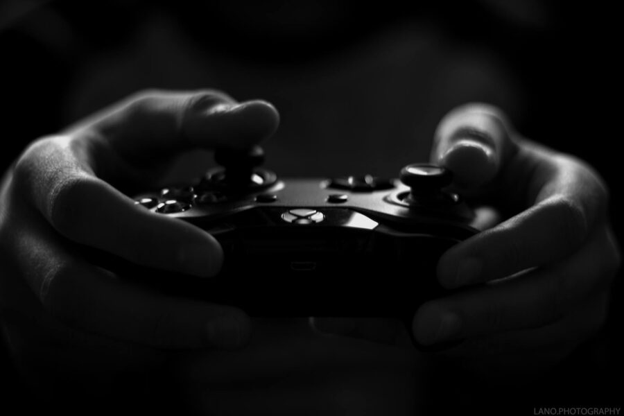 Gaming controller close