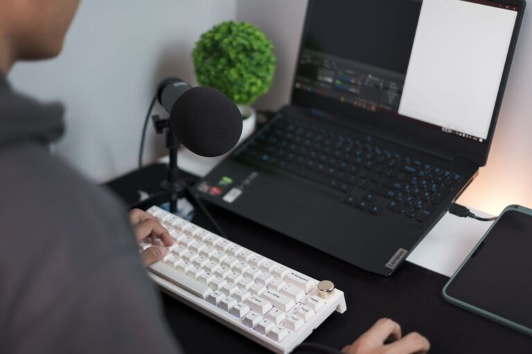 Usb microphone boom
