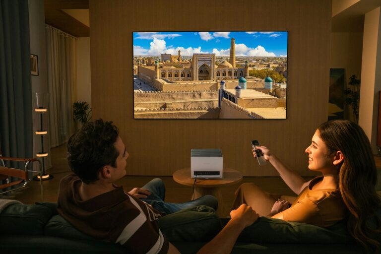 Projector ceiling mount