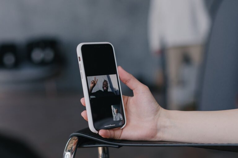 Smartphone screen deepfake