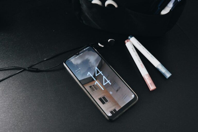 Phone table charging