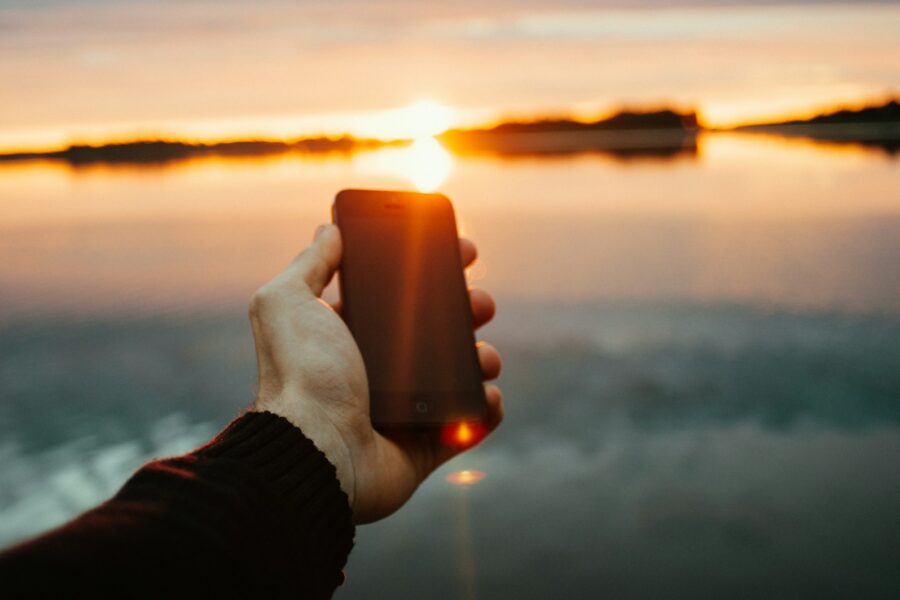 Smartphone overheating hand
