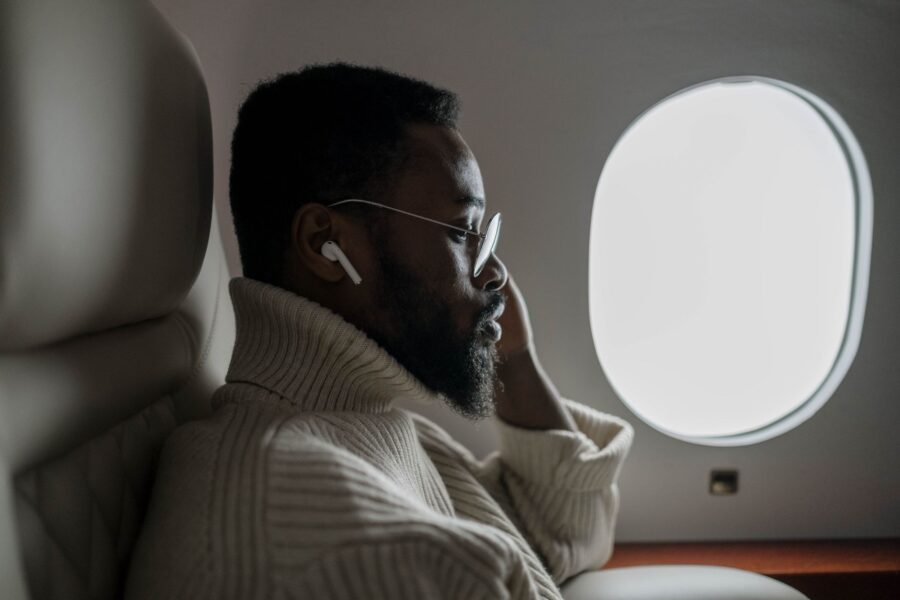 Noise cancelling headphones