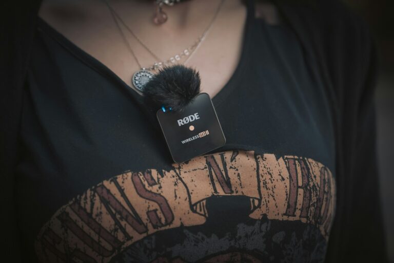 Wireless lavalier microphone