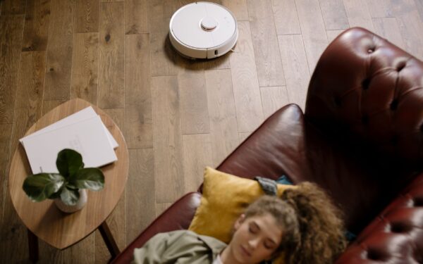 How to use robot vacuums safely and smartly in a connected home