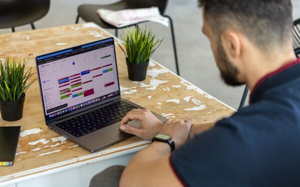 How to use shared calendars and scheduling apps to stop drowning in back‑and‑forth messages