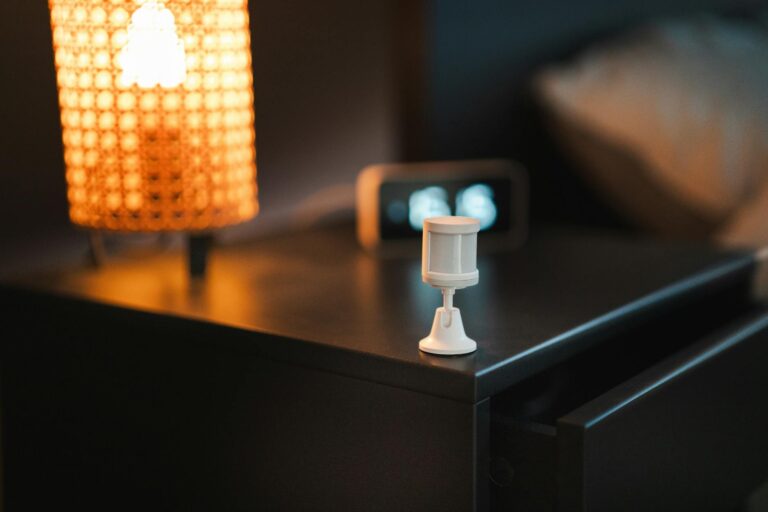 Smart plug lamp