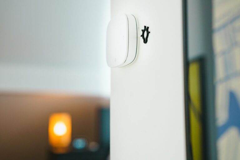Z-wave wall switch