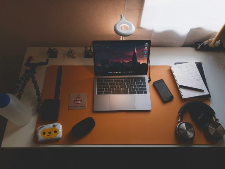 Wireless speaker laptop