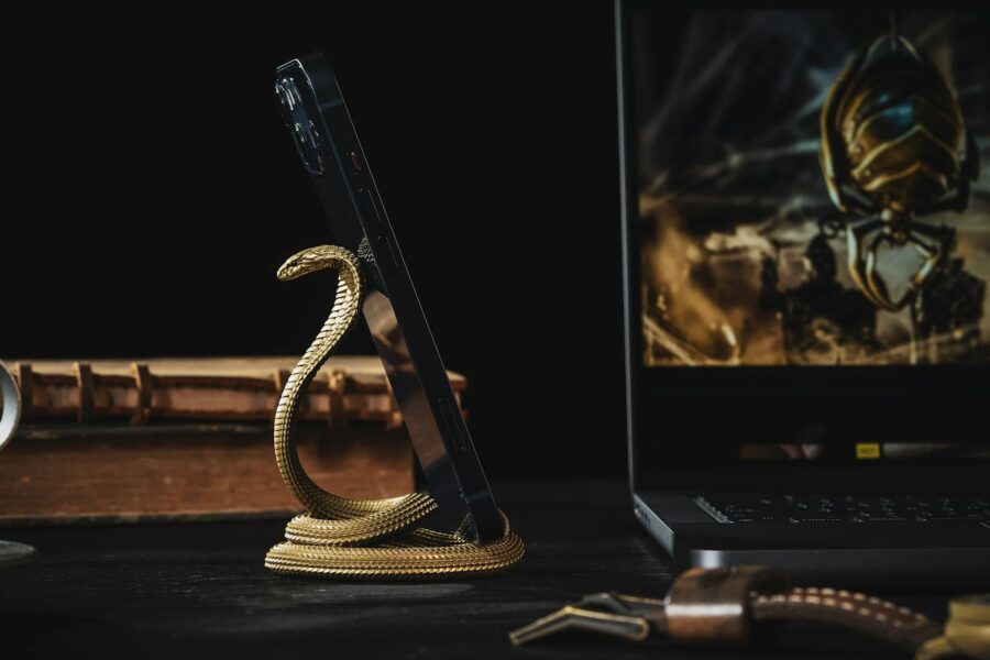 Smartphone desk metal