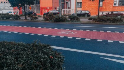 Why car-to-bike alerts are starting to appear in cities and how they help keep cyclists safe