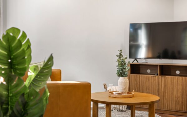 A simple guide to TV refresh rate for smoother home entertainment