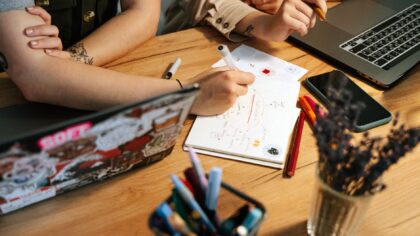 AI note summarizers for students and professionals: how they work and how to use them safely