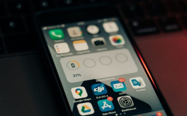 Everyday smartphone myths that quietly drain your battery and storage