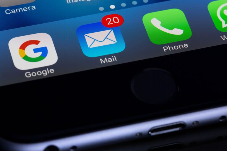 Smartphone notification email