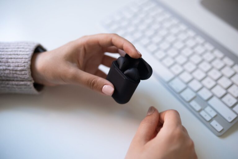 Close smart earbuds