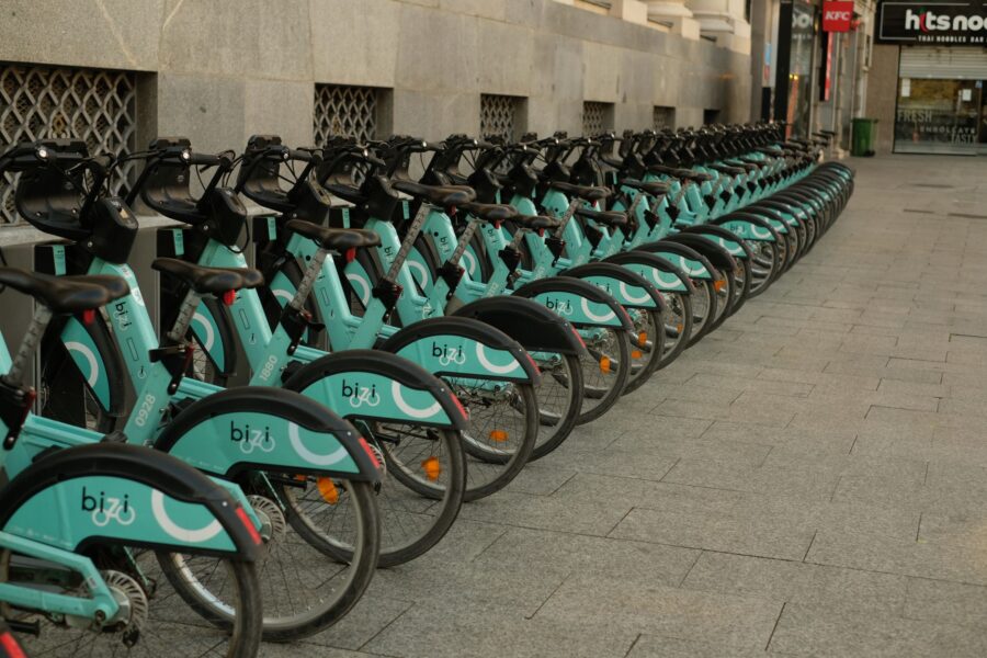 Electric bike share