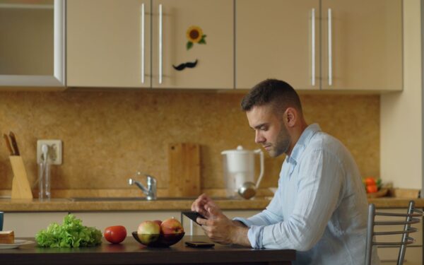 How family task apps can reduce mental load at home without creating more work