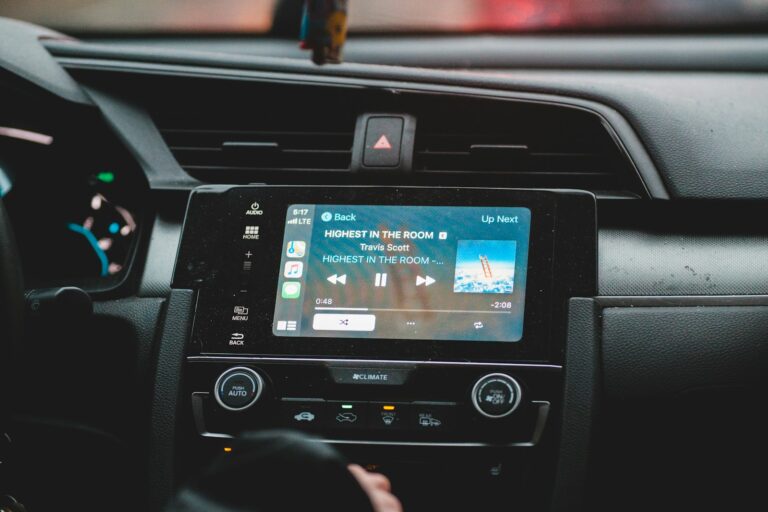 Car infotainment screen