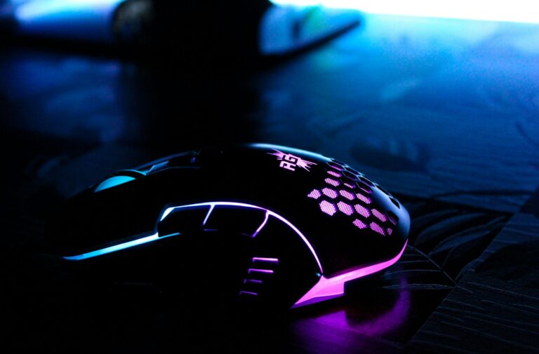 Gaming mouse hand