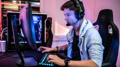 How to pick a gaming headset that improves sound, comfort and team communication