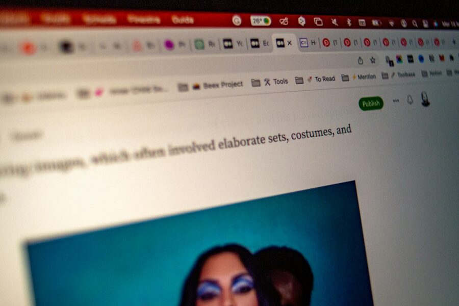 Laptop screen browser