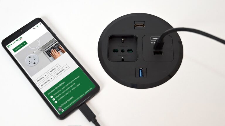 Smart plug smartphone